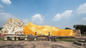 Big reclining Buddha statue, Wat Phra Non Wat Lokayasuth