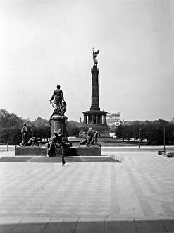 Bismarck Monument and Victory Column at the former location between Reichstag and Krolloper