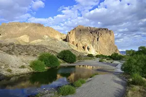 Bizarre rock formation at Rio Chubut