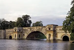Blenheim Palace, Vanbrugh Bridge
