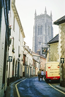 Blick auf die Kirche in der High Street, Cromer, Norfolk, England, UK, 1969