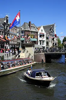Boat on the Oude Turfmarkt canal
