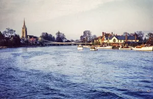 Boats on the Thames, Marlow, Buckinghamshire, England, UK 17 April 1960 View of the bridge and the church of Marlow