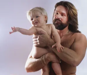 The bodybuilder, here as a father on 4