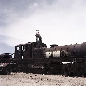 Bolivia Uyuni Railway Cemetery Girlfriends Adventurers Excursion Atacama Desert Plateau