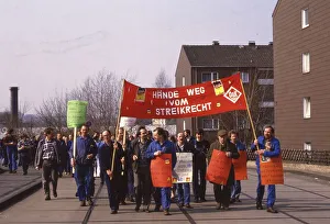 Bonn. DGB protest action at the Ministry of Labour with handover of ballot papers on the subject of restricting action