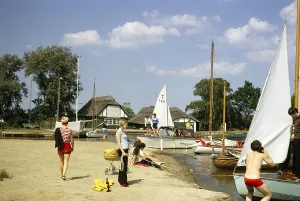 Boote in Hickling, Hickling Broad, Norfolk Broads, Norfolk, England, UK Juli 1970