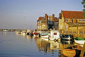 Boote am Kai beim Blakeney Hotel, Fluss Glaven, Blakeney, Norfolk, England, UK, 1969