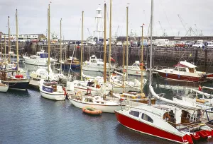 Boote am Liegeplatz im Hafen, St. Peter Port, Guernsey, Kanalinseln, Grossbritannien, Juni 1974, Europe