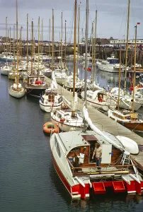 Boote am Liegeplatz im Hafen, St. Peter Port, Guernsey, Kanalinseln, Grossbritannien, Juni 1974, Europe