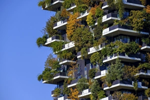 Bosco Verticale, twin tower, green tower block with trees and shrubs