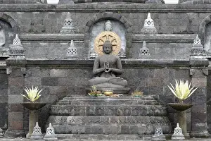Brahma Asrama Vihara Temple, Buddha statue