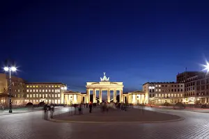 Brandenburg Gate, Pariser Platz square