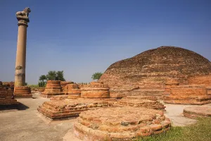 Brick stupa and lion pillar, Kolhua Vaishali