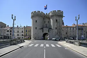 Bridge over the Meuse with Porte Chaussee city gate