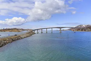 Bridge over Sommaroysund to Sommaroy