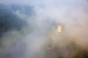 The bright Wartturm above the Elbe river