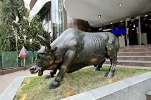 Bronze bull statue at bombay stock exchange BSE