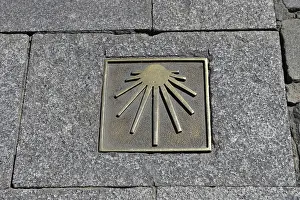 Bronze plaque with signs of the scallop