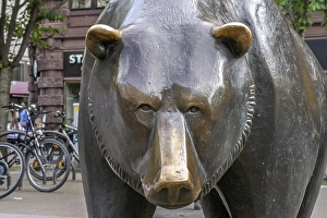 Bronze sculpture, bull and bear