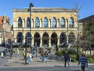 Browns restaurant, Queen's Road