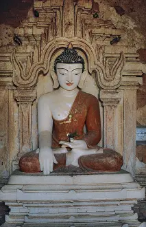 Buddha figure in the Htilominlo Temple