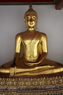 Buddha images in the cloister of Wat Pho