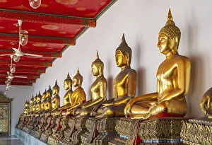 Buddha images at Phra Rabiang cloister