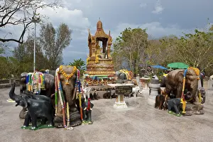 Buddha monument near Phromthep