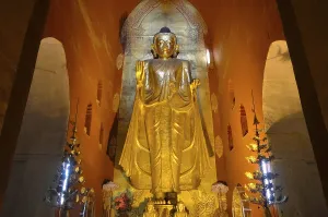 Buddha statue at the Ananda Temple
