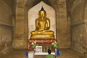 Buddha statue in the Dhamma-yan-gyi temple