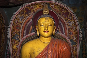Buddha statue, interior, Aluvihara Rock Temple