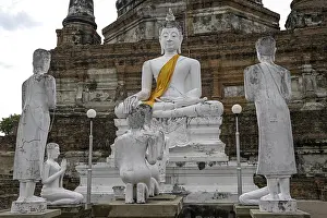 Buddha statue in Wat Yai Chai Mongkhon