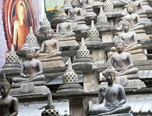 Buddha statues at Gangaramaya Buddhist Temple