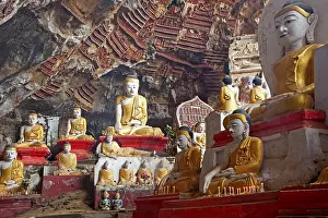 Buddha statues in Kawgun Cave, Kaw Gunn Cave near Hpa-an