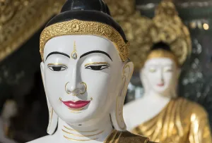 Buddha statues at Koo Chein Kan and Ma Kyee Kyee Hall