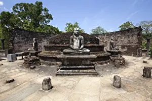 Buddha statues in Vatadaga, terrace