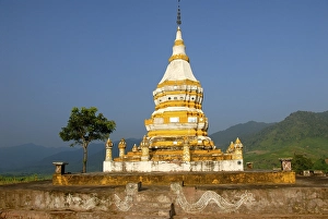 Category Buddhism Prints: Buddhism, old Buddhist That Kiu Oo stupa in the Tai-Lue style