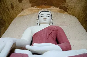 Buddhism, seated Buddha figure in the pagoda of Htilominlo Temple from the 13th Century