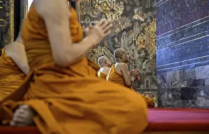 Buddhist monks at prayer, Wat Pho