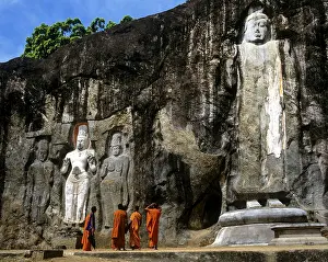 Buduruvagala, rock of Buddhist sculptures
