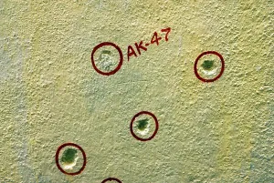 Category Historic EN Prints: Bullet marks on the walls, Bombay