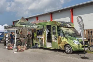 Bundeswehr recruits new personnel at the airfield festival in Durach