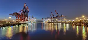 Burchardkai, harbour, illuminated