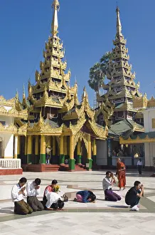 Burmese people praying in front of the Shwedagon pagoda