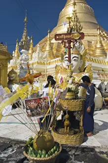 Burmese people sacrifice in front of the Shwedagon pagoda