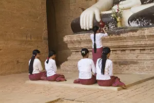 Burmese women praying to Buddha