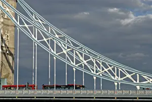 Bus passing on Tower Bridge over Thames river