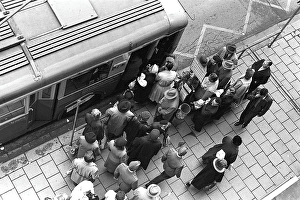 Bus stop in Stockholm in 1953. People are waiting for the bus at the bus stop. Bus 32 travelling on the Fleminggatan-Fridhemsplan line has stopped and people have started to get on the bus