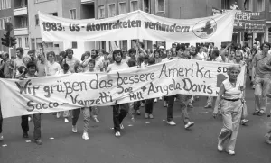 Bush (sen) () and the peace movement met in Krefeld 30 years ago for demonstration and rally